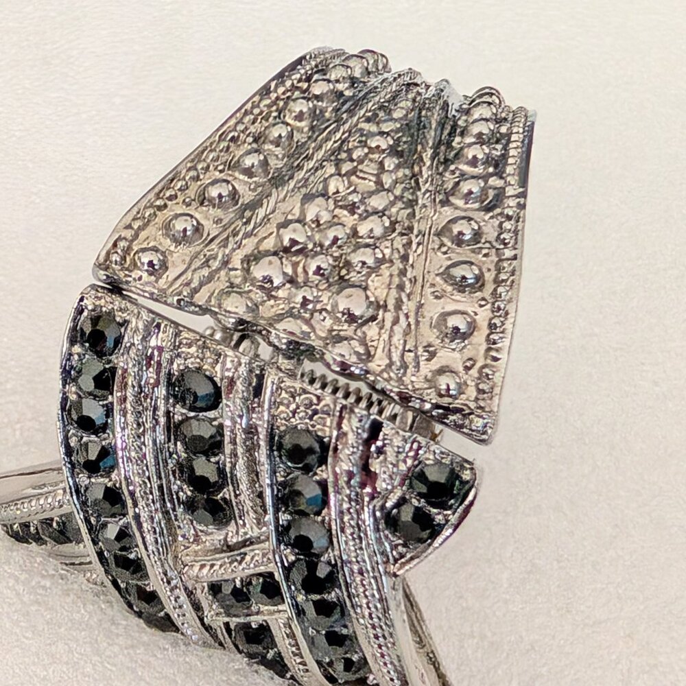 Gray metal hinge closure bracelet with black bead detail - Picture 14 of 14